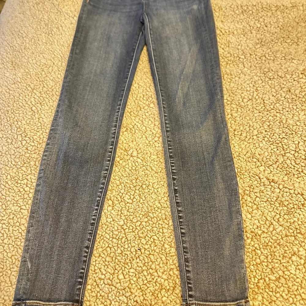 Levi's Women's Skinny Jeans in Classic Blue - Picture 2 of 9